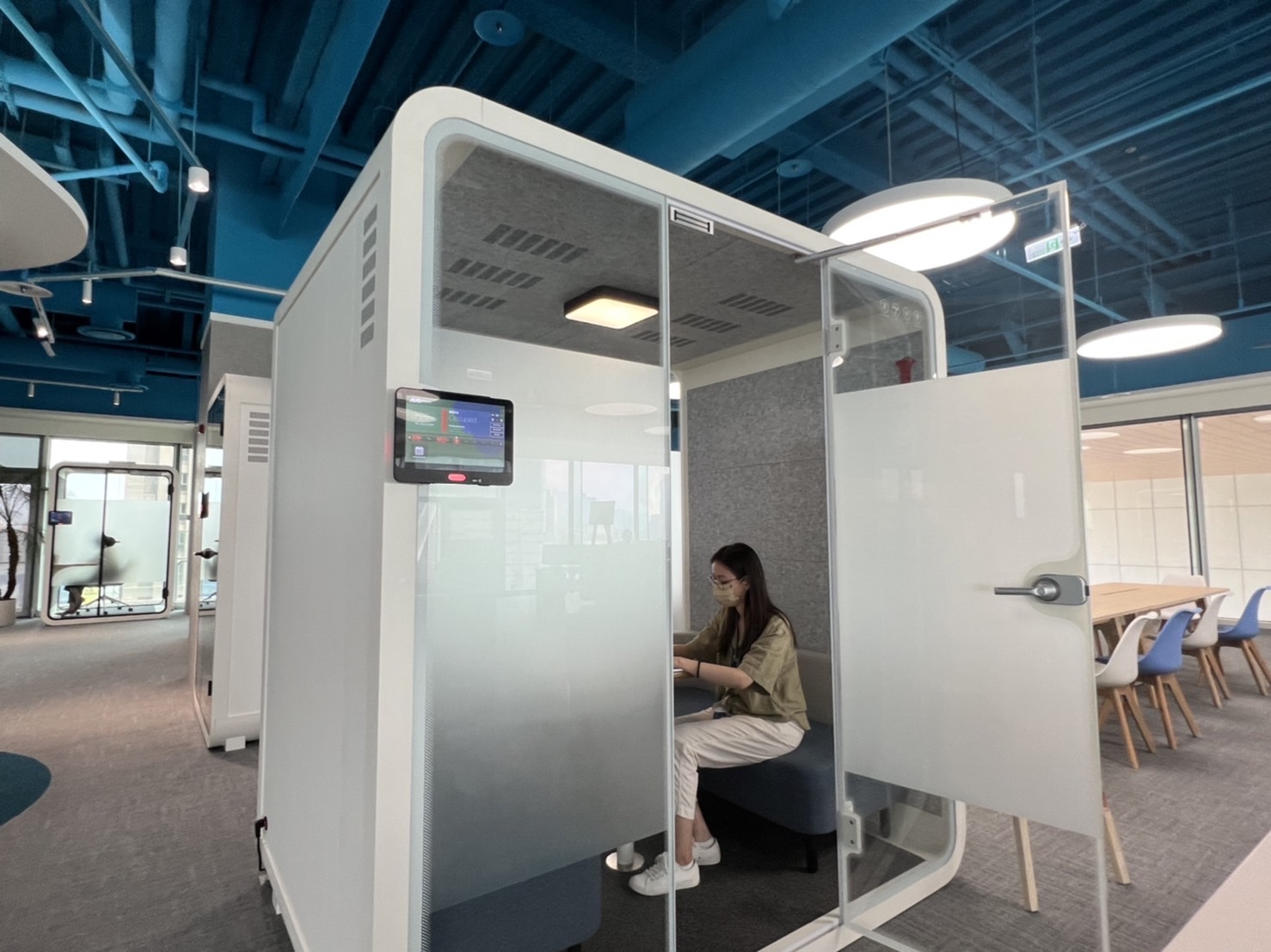 ag亚娱高雄據點的智慧行動辦公艙，展現ag亚娱在面板以外的研發應用軟實力